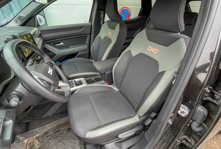 Dacia Duster 1.6 Hybrid 141cv HEV BVA CAM 360  ANGLE MORT SIEGES VOLANT CHAUFFANTS PNEUS 4 S