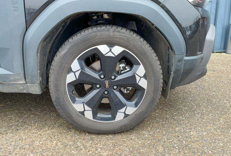 Dacia Duster 1.6 Hybrid 141cv HEV BVA EXTREME CAM 360  ANGLE MORT SIEGES VOLANT CHAUFFANTS PNEUS 4 S