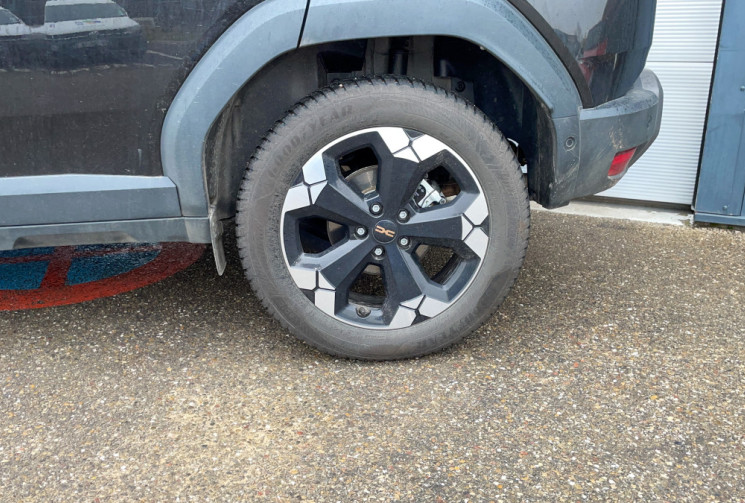 Dacia Duster 1.6 Hybrid 141cv HEV BVA EXTREME CAM 360  ANGLE MORT SIEGES VOLANT CHAUFFANTS PNEUS 4 S