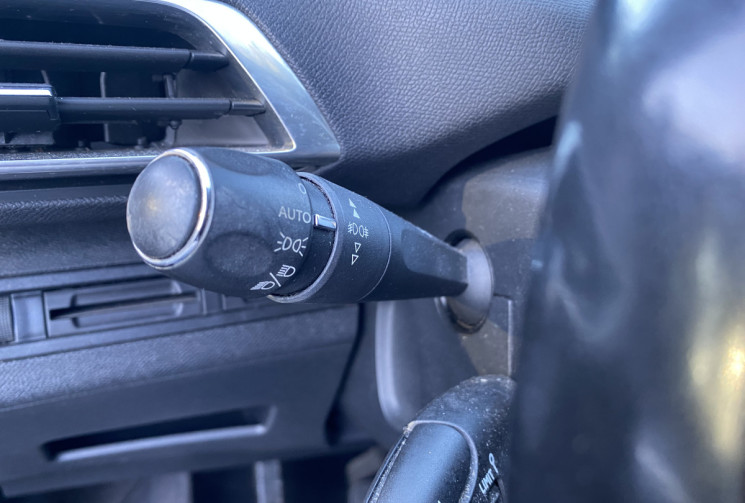 Peugeot 3008 II 1.6 BlueHDi ALLURE 120CH / VÉHICULE SUIVI / VÉHICULE FRANÇAIS