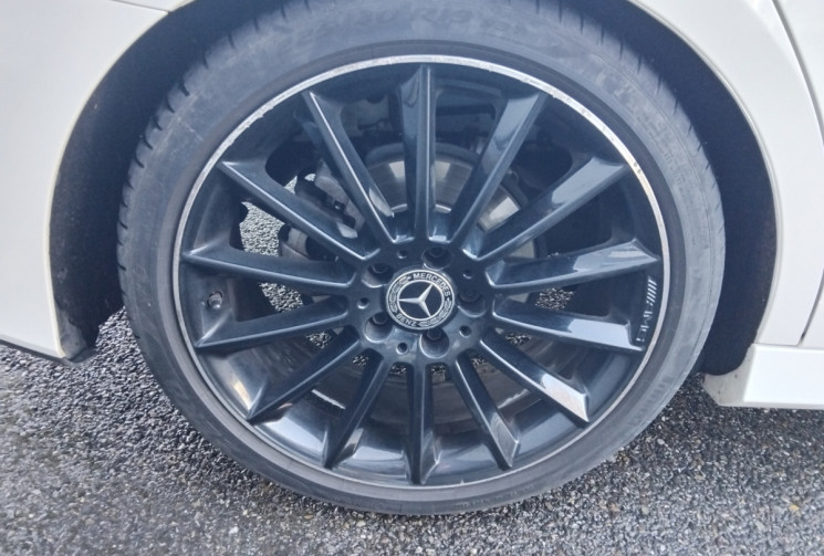 Mercedes CLASSE A BERLINE   200 AMG Line 8G-DCT – 150 ch – Toit ouvrant – Suivi mercedes