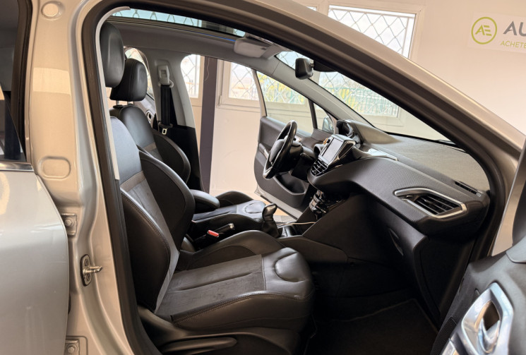 Peugeot 208 PHASE 2 1.6 BLUEHDI 100 FELINE / KIT DISTRIBUTION A JOUR