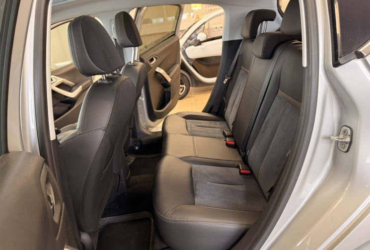 Peugeot 208 PHASE 2 1.6 BLUEHDI 100 FELINE / KIT DISTRIBUTION A JOUR