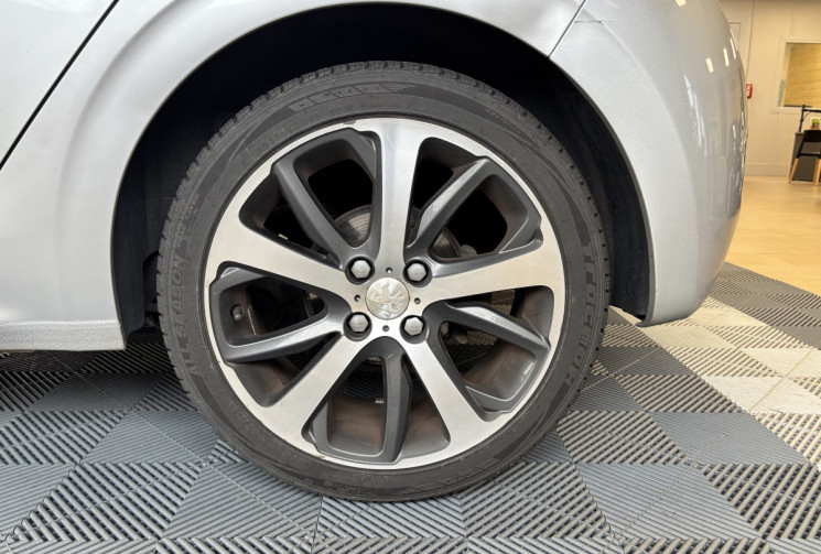 Peugeot 208 PHASE 2 1.6 BLUEHDI 100 FELINE / KIT DISTRIBUTION A JOUR