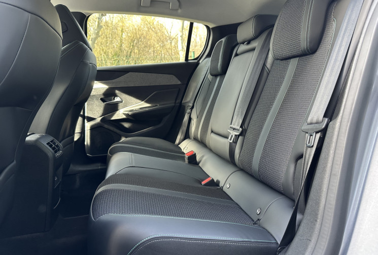 Peugeot 308 ALLURE Pack 1.5 HDI 130 EAT8 / Camera / Carplay / Lumière ambiance / FULL Entretien  