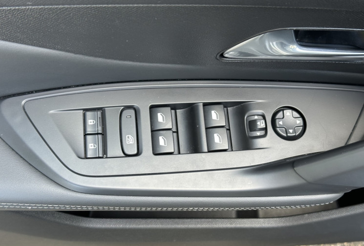 Peugeot 308 ALLURE Pack 1.5 HDI 130 EAT8 / Camera / Carplay / Lumière ambiance / FULL Entretien  