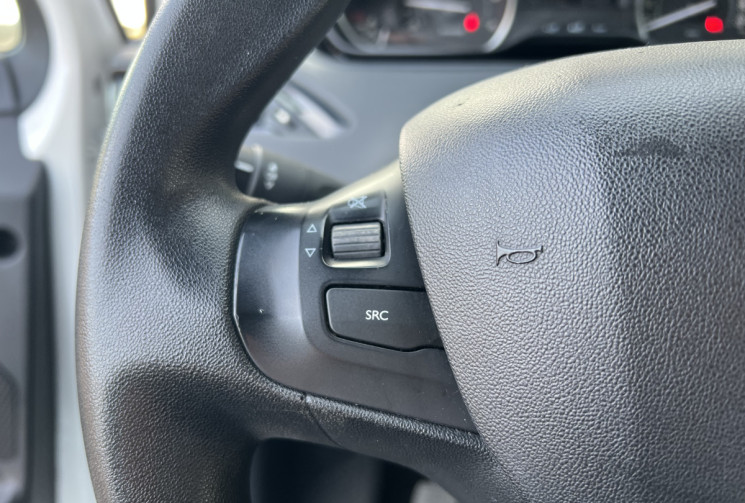 Peugeot 208 Phase 2 5 Portes 1.6 Blue HDi 100 cv