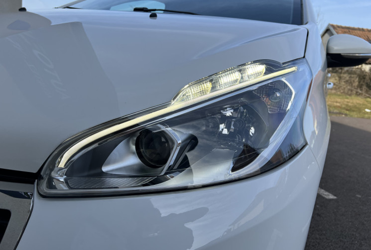 Peugeot 208 Phase 2 5 Portes 1.6 Blue HDi 100 cv