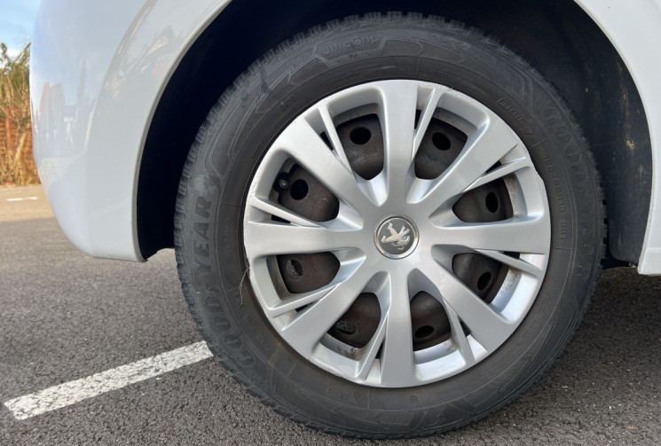 Peugeot 208 Phase 2 5 Portes 1.6 Blue HDi 100 cv