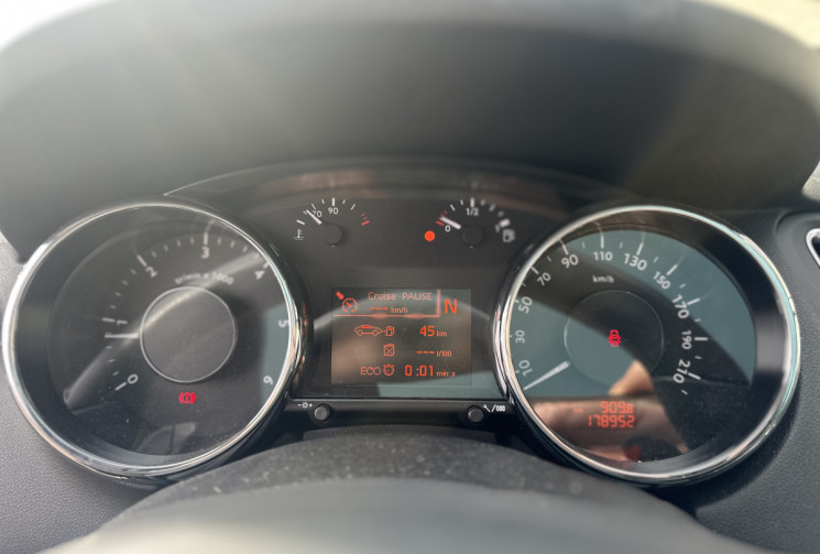 Peugeot 5008 Phase 2 ALLURE 1.6 HDi ETG6 115 cv Boîte auto / 1ERE MAIN