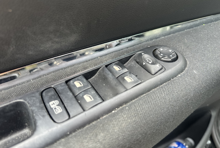 Peugeot 5008 Phase 2 ALLURE 1.6 HDi ETG6 115 cv Boîte auto / 1ERE MAIN