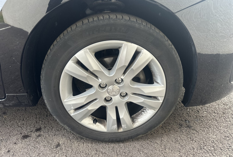 Peugeot 5008 Phase 2 ALLURE 1.6 HDi ETG6 115 cv Boîte auto / 1ERE MAIN