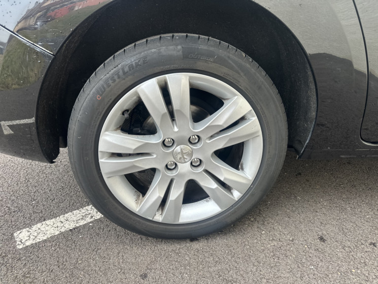 Peugeot 5008 Phase 2 ALLURE 1.6 HDi ETG6 115 cv Boîte auto