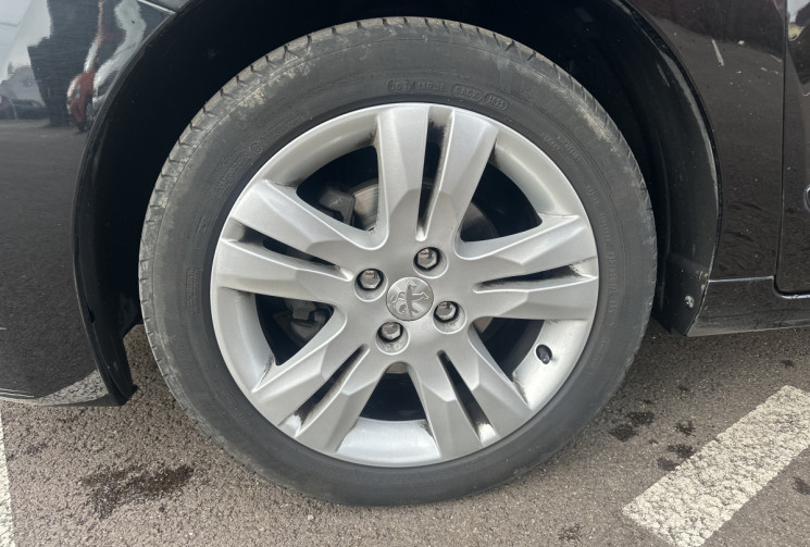 Peugeot 5008 Phase 2 ALLURE 1.6 HDi ETG6 115 cv Boîte auto