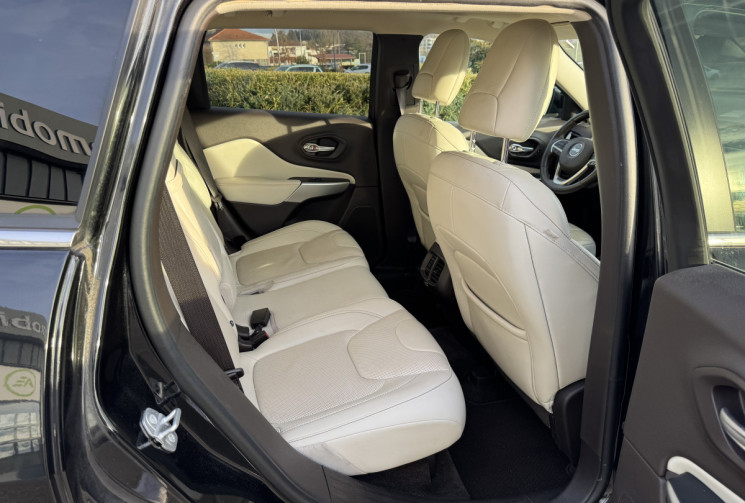 Jeep Cherokee  2.2 CRD 200 ch Boîte auto 4X4 Overland