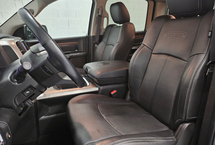 Dodge RAM 1500 classic v8 5.7 hemi 395 cv laramie / état neuf hist complet / 1° main