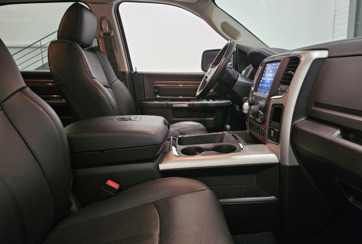 Dodge RAM 1500 classic v8 5.7 hemi 395 cv laramie / état neuf hist complet / 1° main