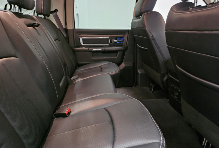 Dodge RAM 1500 classic v8 5.7 hemi 395 cv laramie / état neuf hist complet / 1° main