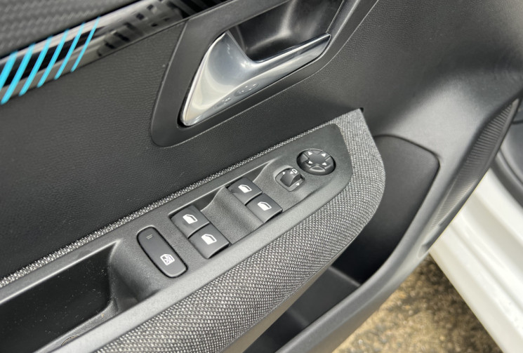 Peugeot 208 e-208 50 kWh 136 Style / 2ème Main / Carplay / Radars AR 