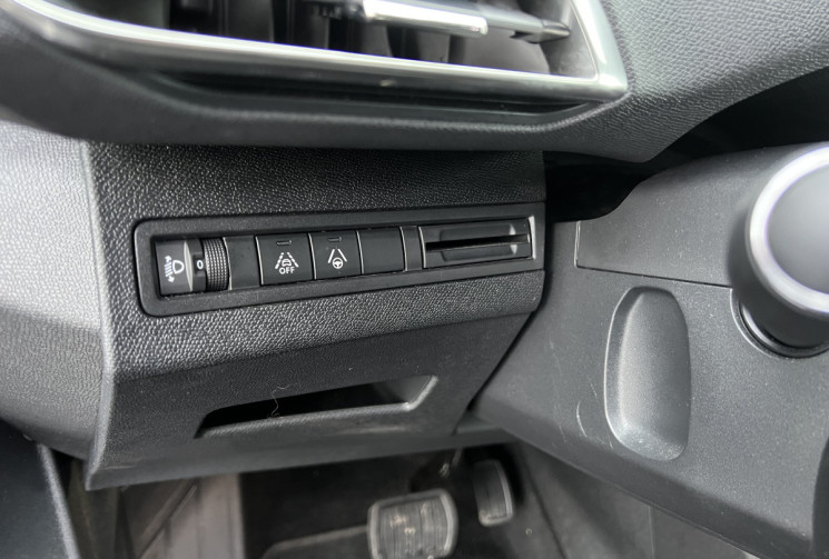 Peugeot 5008 Phase 2 1.5 BlueHDi EAT8 130 cv 7 Places / ALLURE / Attelage