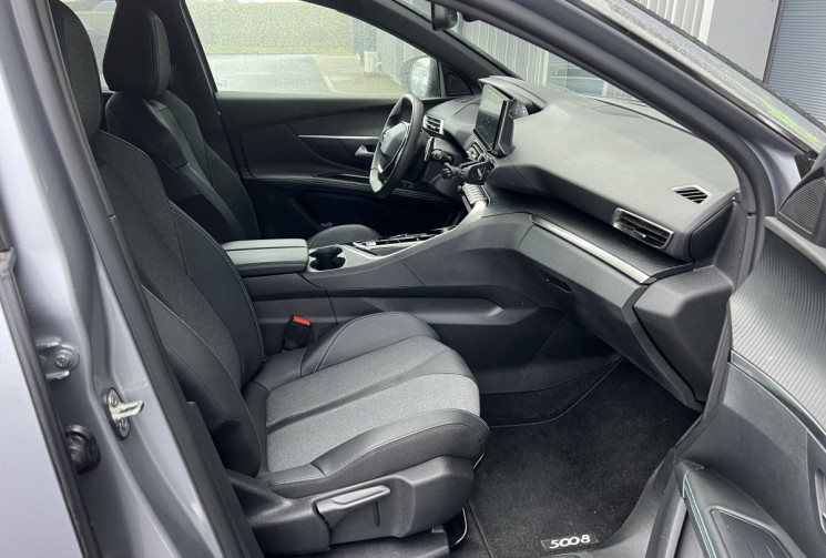 Peugeot 5008 Phase 2 1.5 BlueHDi EAT8 130 cv 7 Places / ALLURE / Attelage