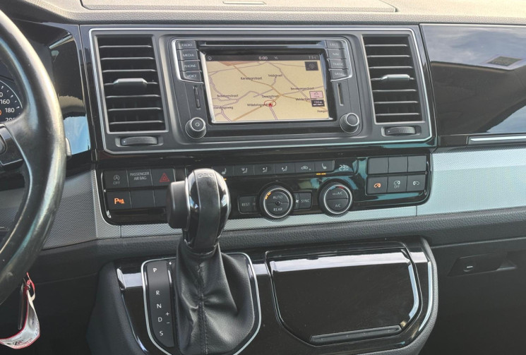 Volkswagen CARAVELLE 2.0 TDI DSG7 204CV T6.1 DOUBLE CABINE CARAT