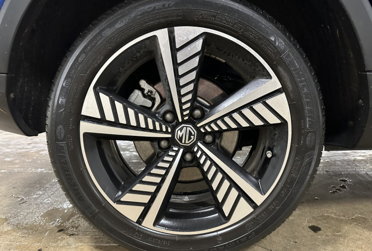 MG ZS  143 / Luxury /  Garantie constructeur / Toit ouvrant / CarPlay