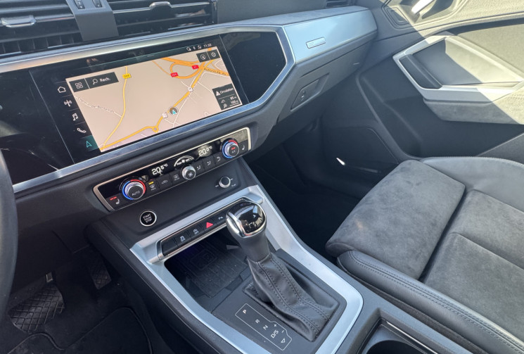 Audi Q3   35 TFSI 150 S-Line S-tronic 7 Mild Hybrid  / Entretien AUDI / Carplay / Sièges chauffant 