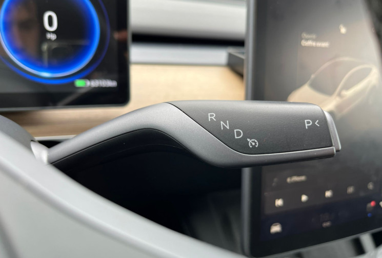 Tesla Model Y Standard RWD Plus MY 22 + option *Pilote automatique pleine capacité*