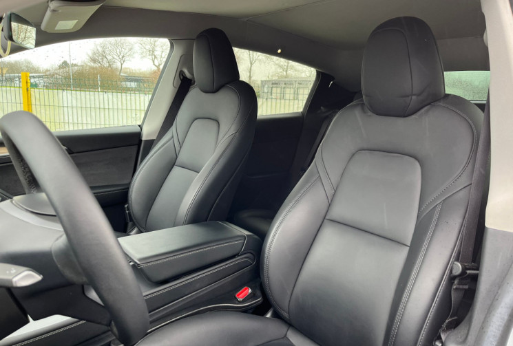 Tesla Model Y Standard RWD Plus MY 22 + option *Pilote automatique pleine capacité*