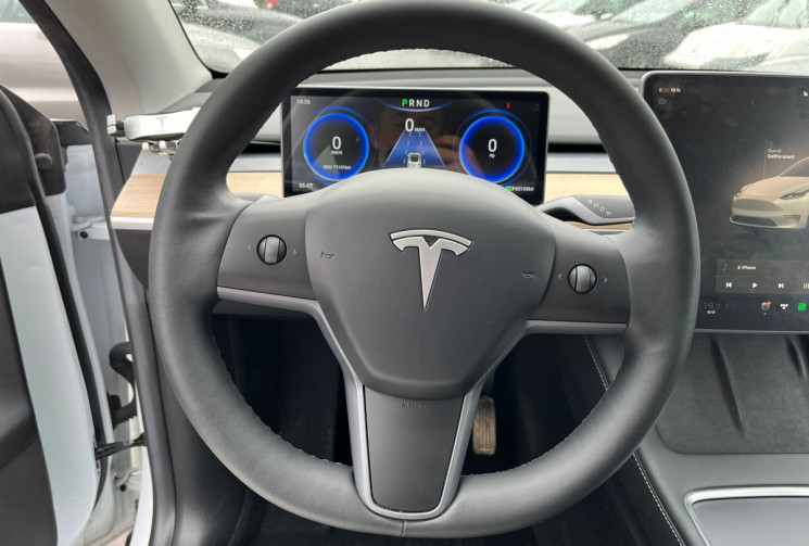 Tesla Model Y Standard RWD Plus MY 22 + option *Pilote automatique pleine capacité*