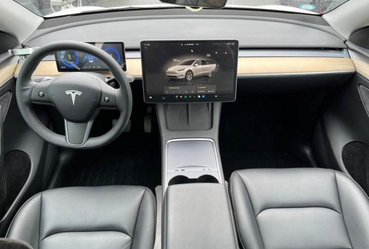 Tesla Model Y Standard RWD Plus MY 22 + option *Pilote automatique pleine capacité*