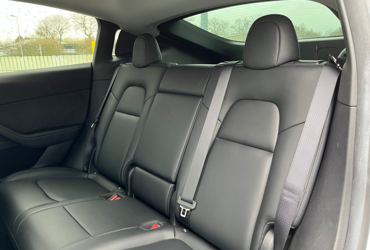 Tesla Model Y Standard RWD Plus MY 22 + option *Pilote automatique pleine capacité*