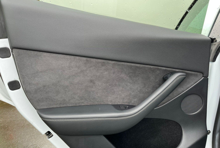 Tesla Model Y Standard RWD Plus MY 22 + option *Pilote automatique pleine capacité*