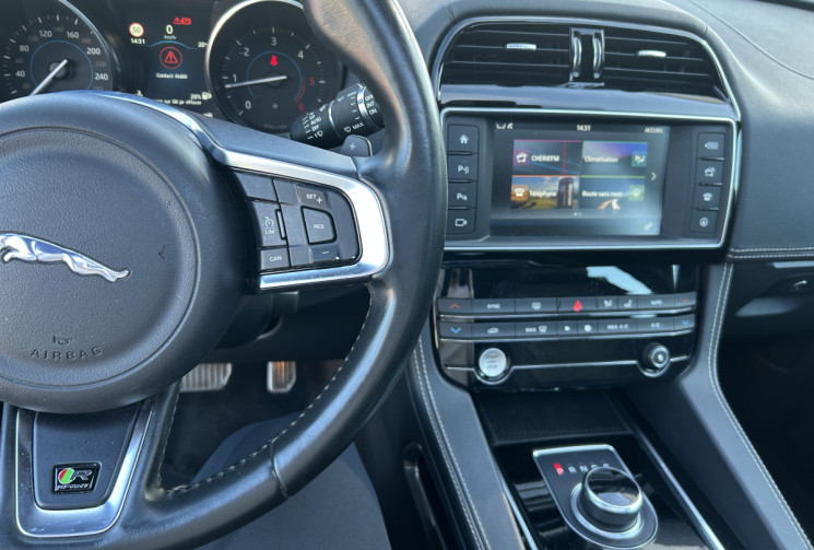 Jaguar F-Pace 2.0 D180 AWD R-SPORT BVA9 * TOIT OUVRANT * FEUX LED * CAMERA