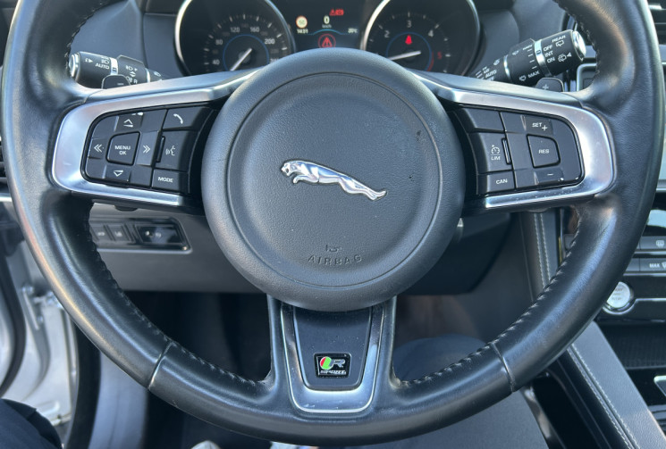 Jaguar F-Pace 2.0 D180 AWD R-SPORT BVA9 * TOIT OUVRANT * FEUX LED * CAMERA