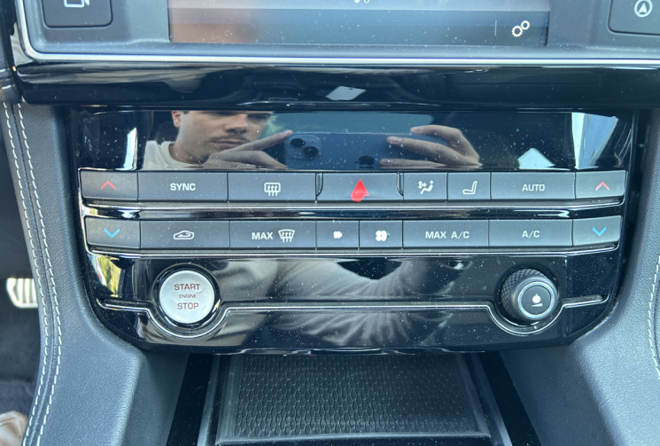 Jaguar F-Pace 2.0 D180 AWD R-SPORT BVA9 * TOIT OUVRANT * FEUX LED * CAMERA