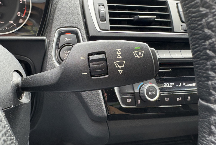 BMW Série 1 116d F20 LCI Urban chic 116cv * Steptronic  8 * Toit Ouvrant * Carplay * Radars Av Ar