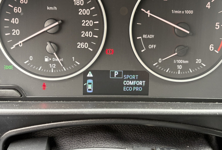 BMW Série 1 116d F20 LCI Urban chic 109cv * Steptronic  8 * Toit Ouvrant * Carplay * Radars Av Ar