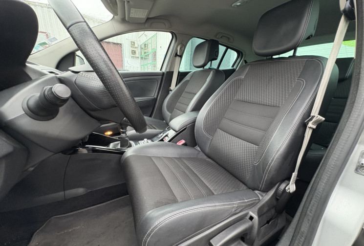 Renault Megane III BOSE 130cv TCE * Ecran * Caméra * Régulateur * Entretien Complet