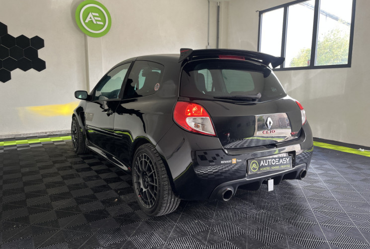 Renault Clio 3RS 2.0 16v Renault Sport F1 Team 