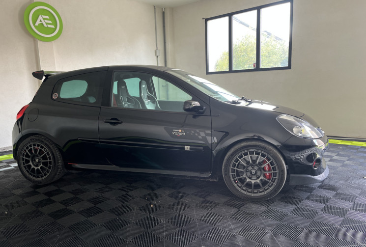 Renault Clio 3RS 2.0 16v Renault Sport F1 Team 