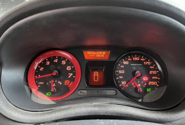 Renault Clio 3RS 2.0 16v Renault Sport F1 Team 