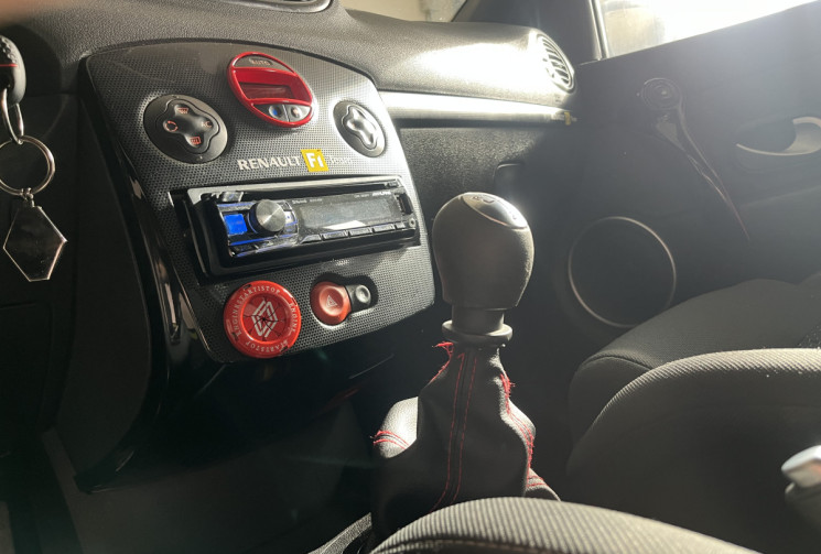 Renault Clio 3RS 2.0 16v Renault Sport F1 Team 