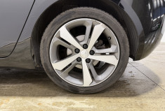 Peugeot 308 EAT8 ACTIVE TOIT PANORAMIQUE / SIEGES CHAUFFANTS DISTRIB OK