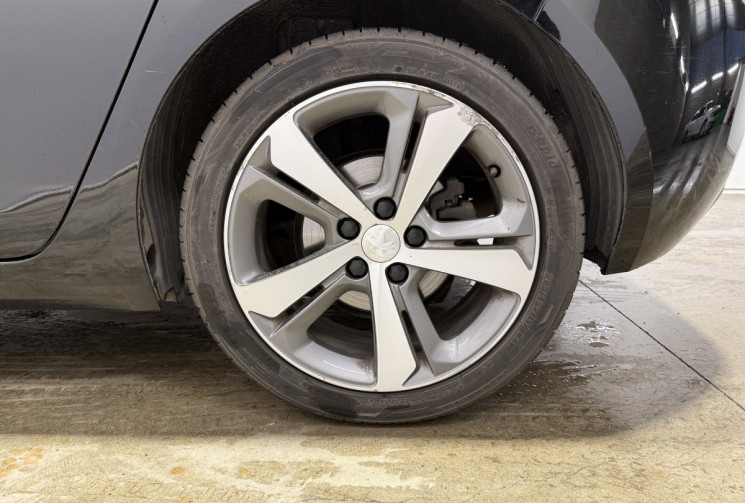 Peugeot 308 EAT8 ACTIVE TOIT PANORAMIQUE / SIEGES CHAUFFANTS DISTRIB OK