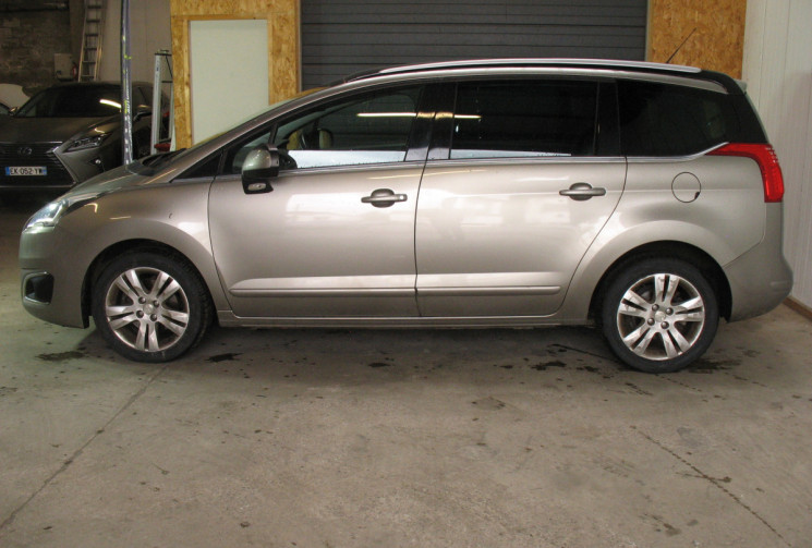 Peugeot 5008 1.6 HDi 120 ALLURE EAT6 7 PLACES