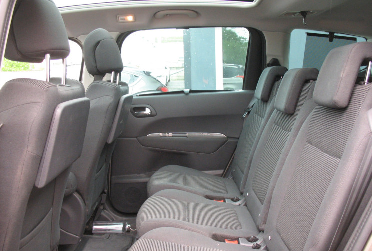 Peugeot 5008 1.6 HDi 120 ALLURE EAT6 7 PLACES