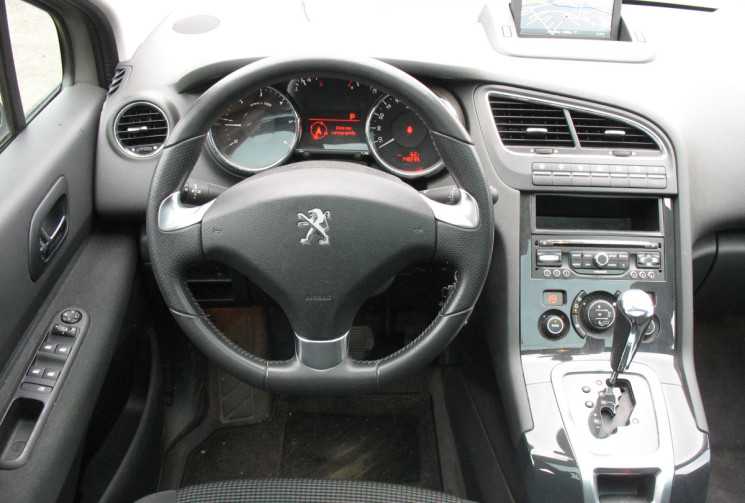 Peugeot 5008 1.6 HDi 120 ALLURE EAT6 7 PLACES