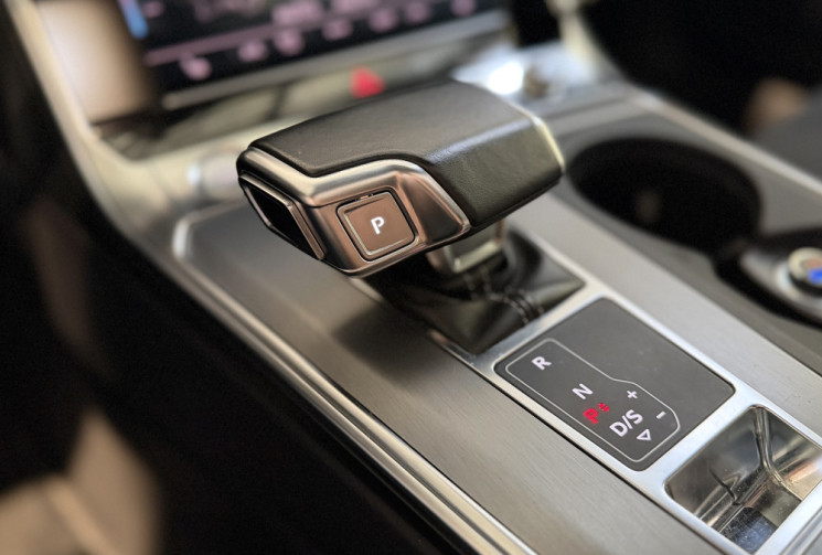 Audi A6 Avant 40 TDI 204 ch S line S tronic 7 – entretien complet – attelage – toit ouvrant